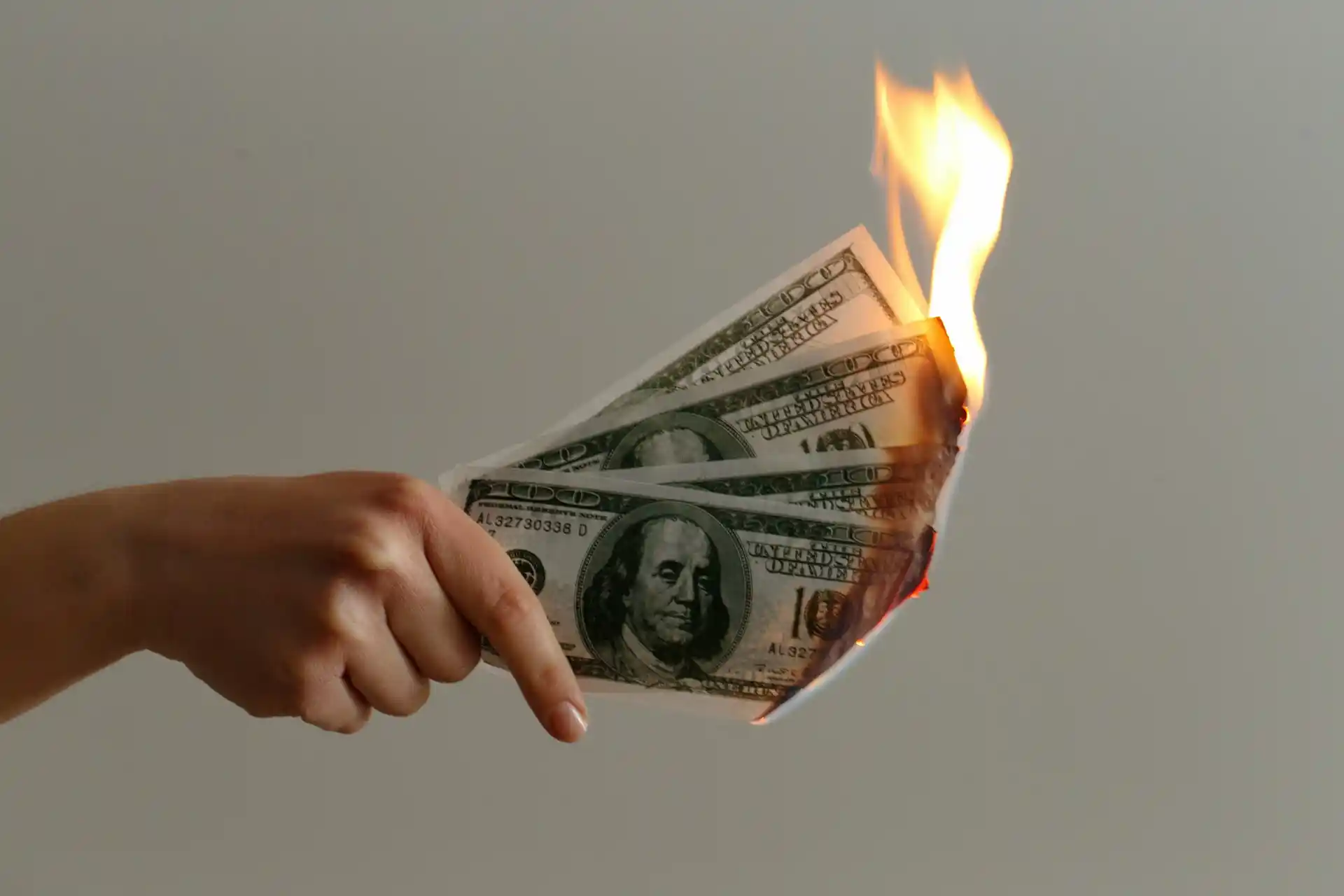 Ahorrar dinero no basta: la lección financiera que debes aprender temprano ahorrar dinero no basta, dinero que se quema en mano